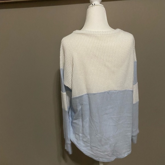 Blue & White Long sleeve sweater from Francesca’s - Picture 4 of 4